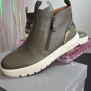 NIB, Vionic, Brinkely, Olive/Camo, leather bootie, 8